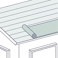 既存のスレート屋根の上から防水紙を貼ります。